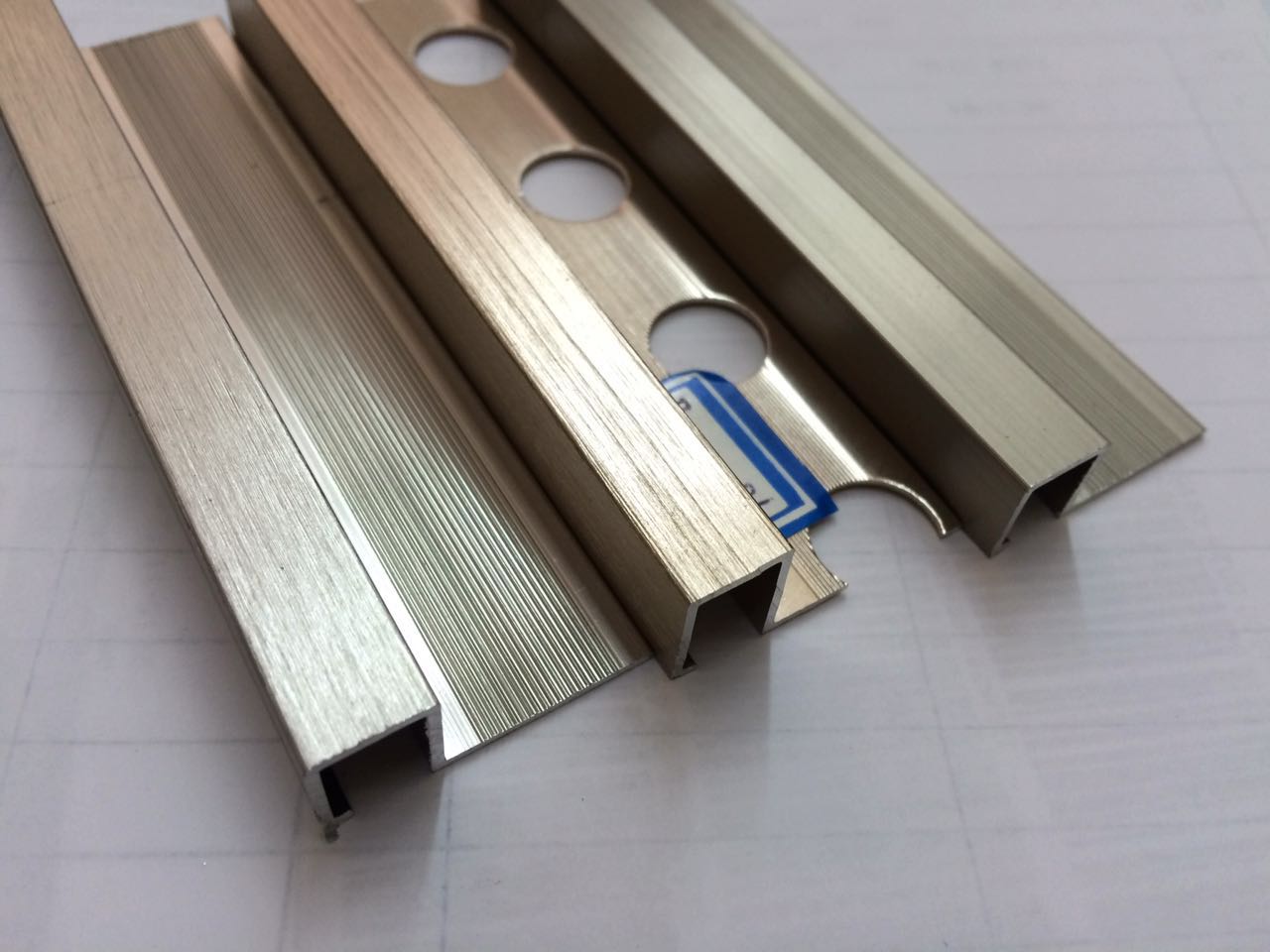 ALUMINUM PROFILEConstruction profiles(6)